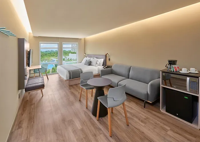 City Express Plus By Marriott Cancun Aeropuerto Riviera
