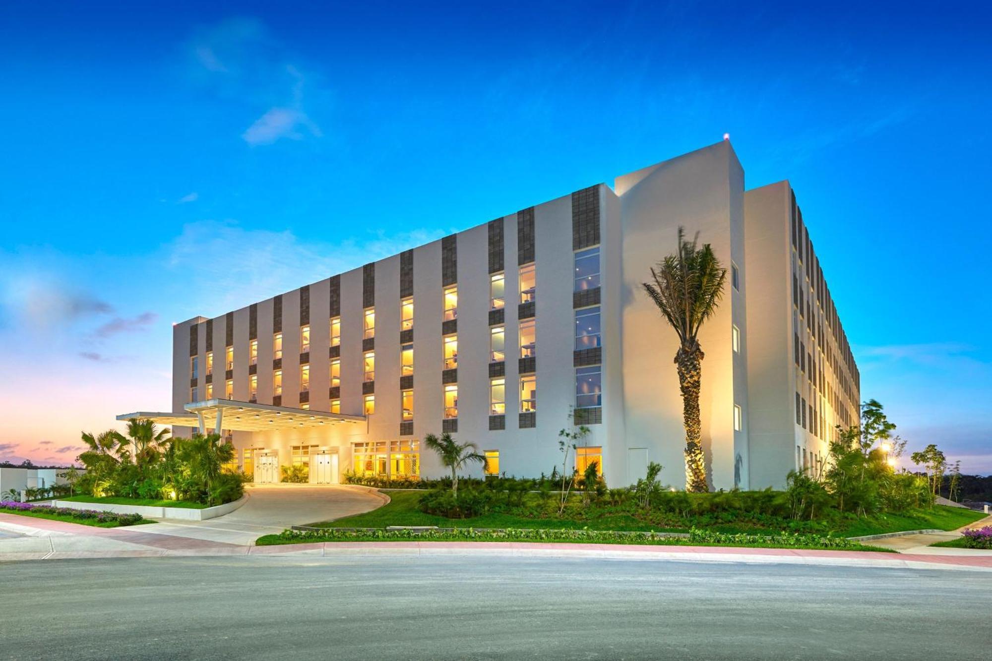 Hotel Express By Marriott Aeropuerto Riviera